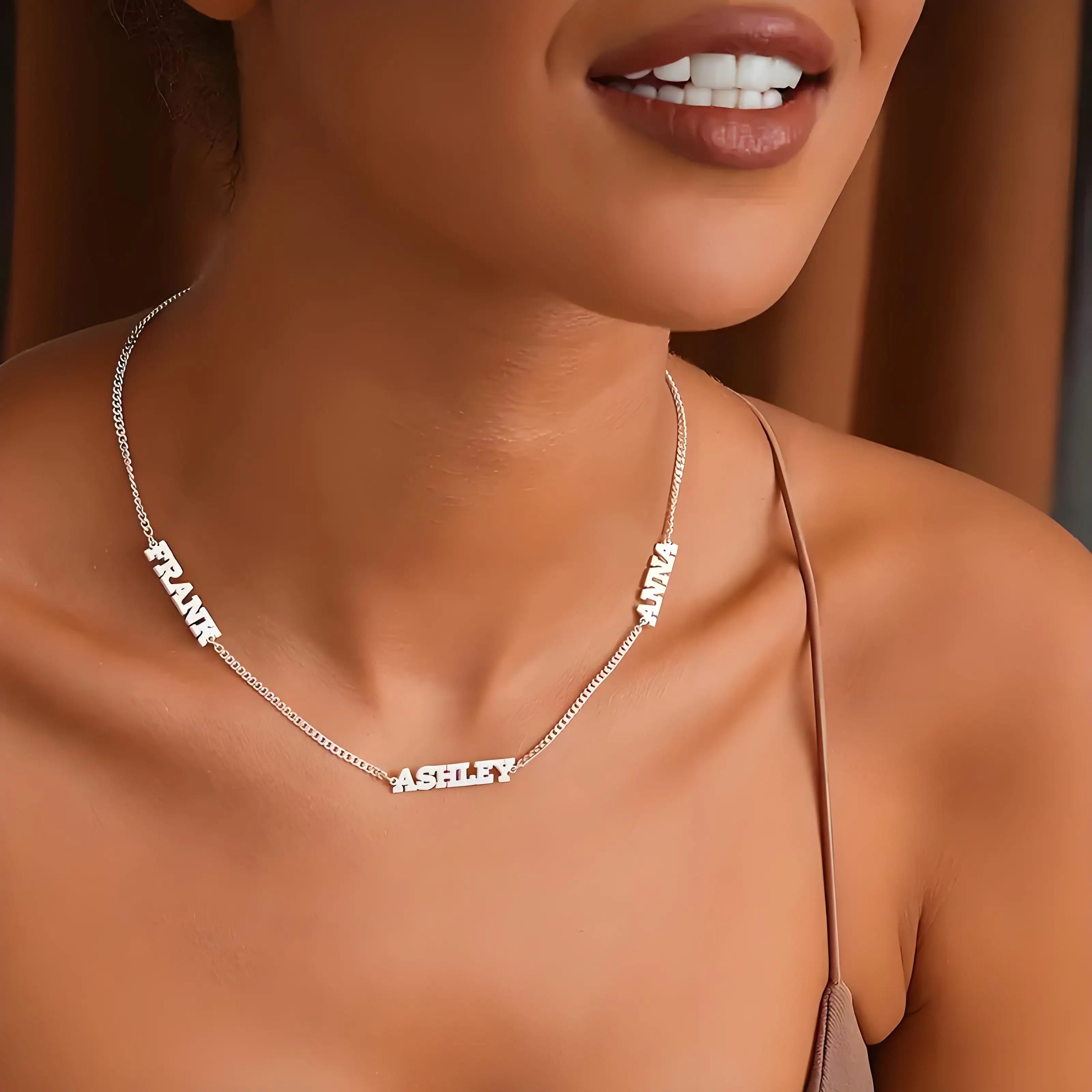 Lumière Name Necklace